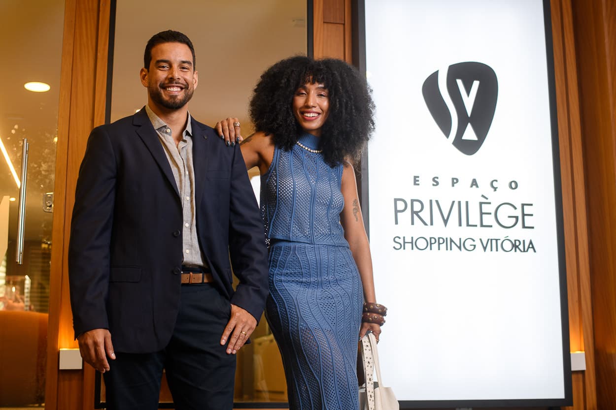 Mulher usando smartphone